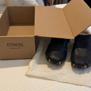 Brand new - CYDWOQ Women's Black Leather Mules - Aphrodite